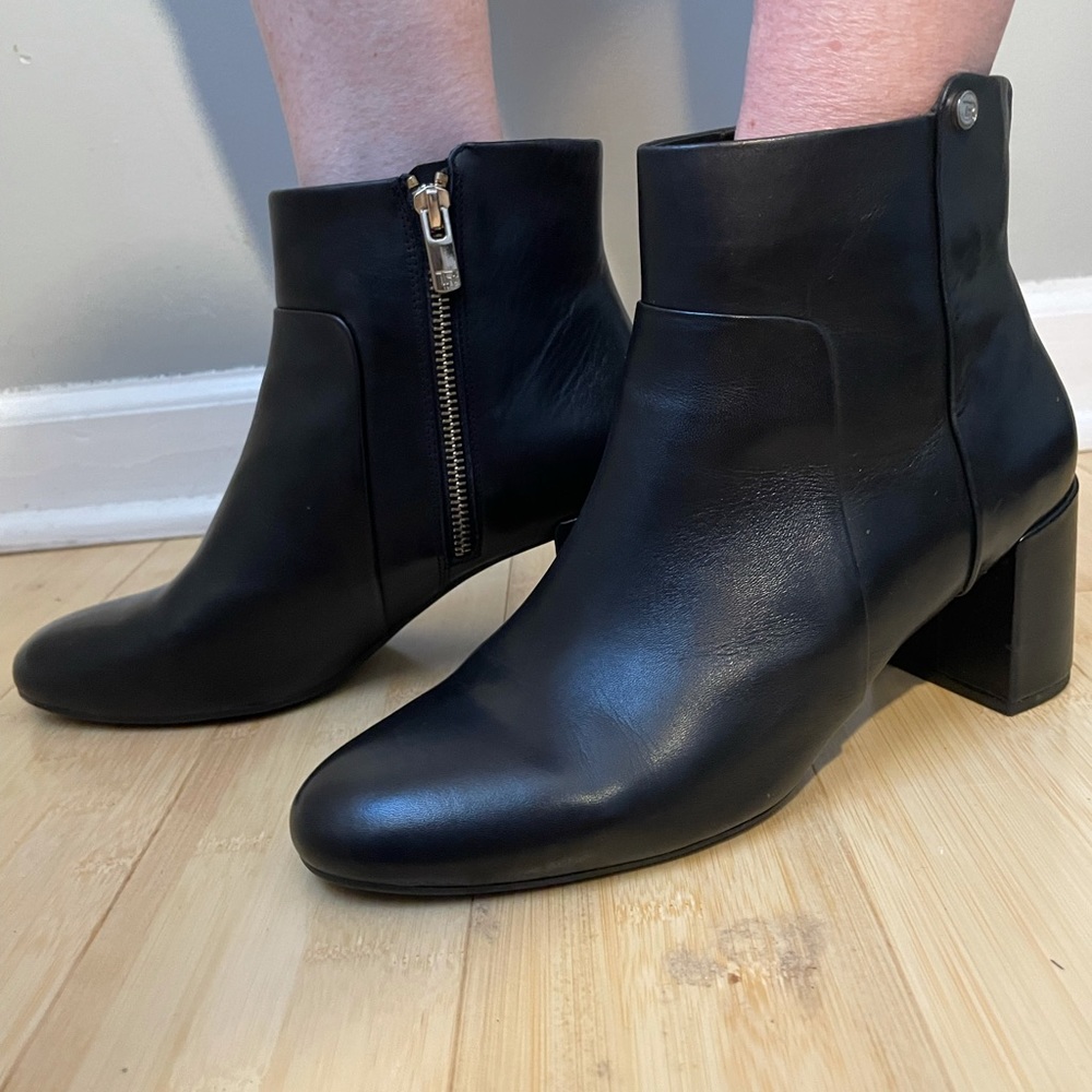Black heeled leather boots - Picture 2 of 5